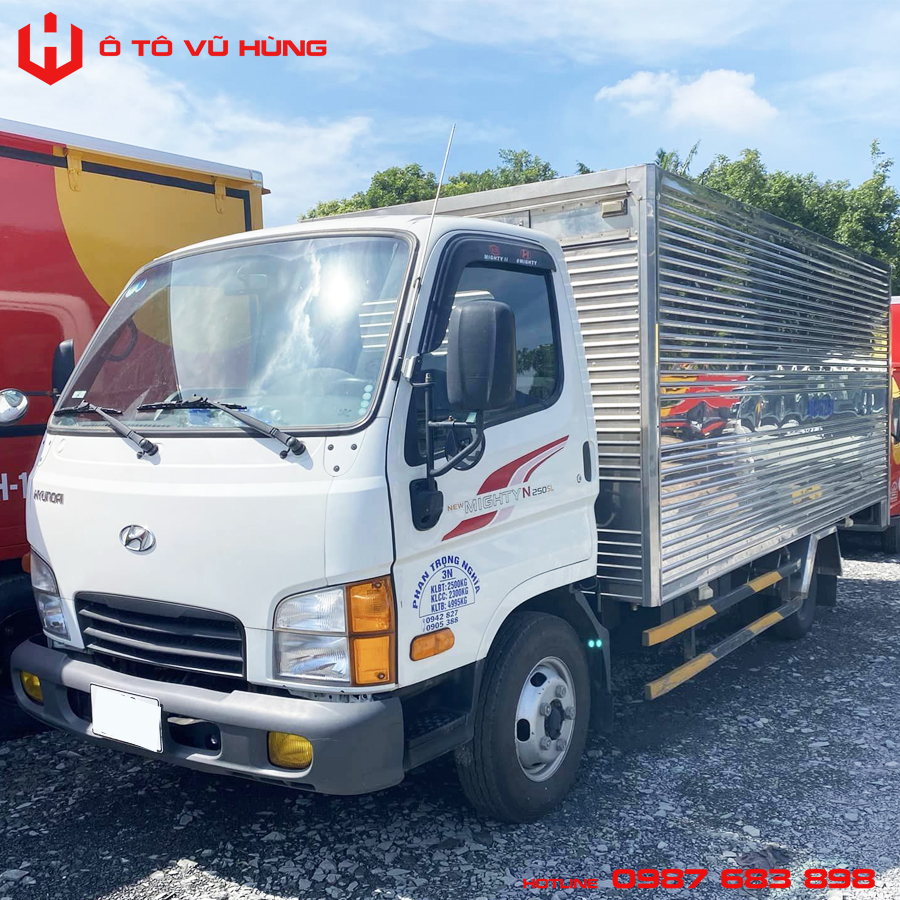 Xe Tải Hyundai New Mighty N250SL 2T5 Thùng Kín Gắn Bửng Nâng